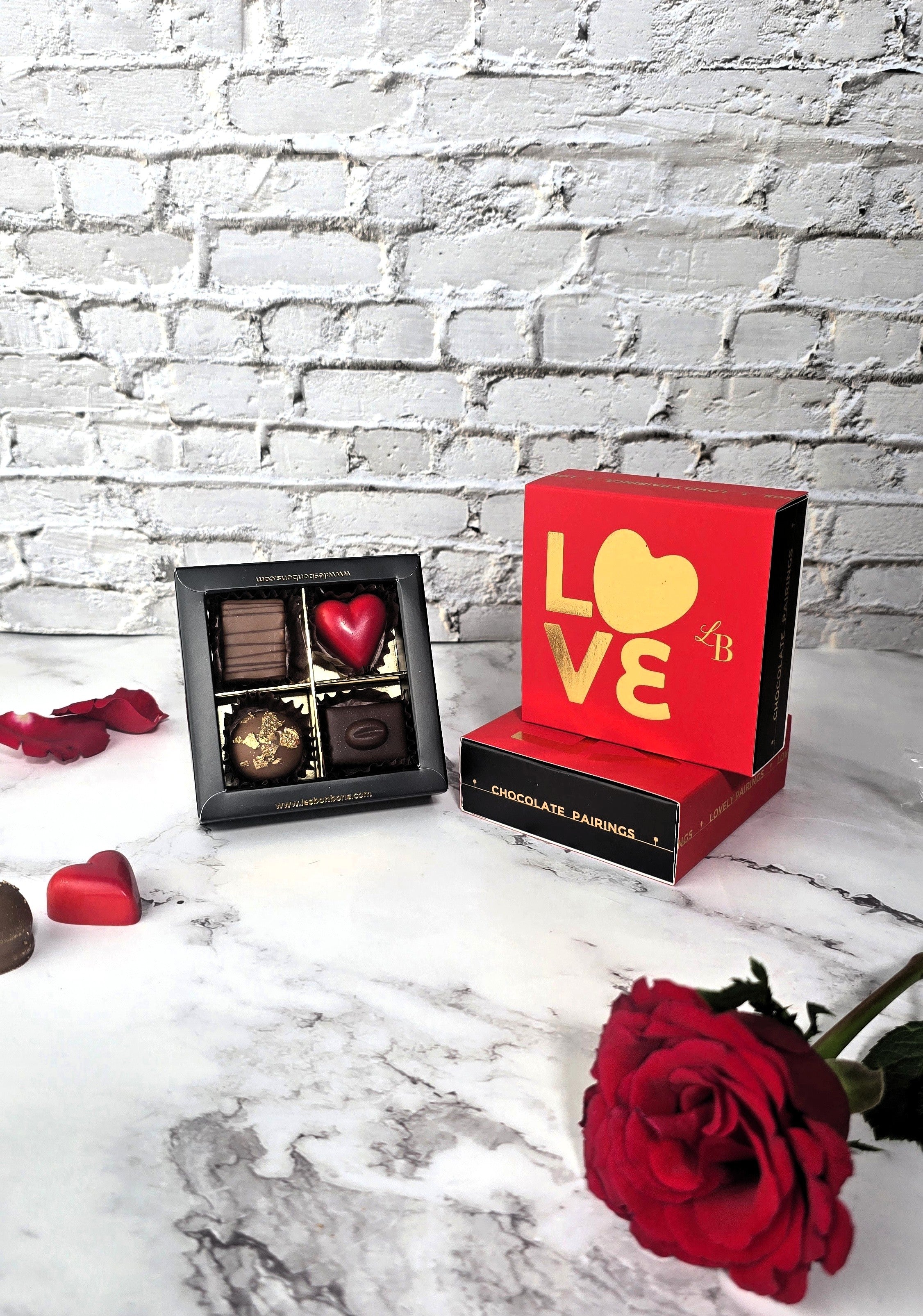 صندوق هدايا شوكولاتة فاخر متنوع مع وردة، 10 قطع