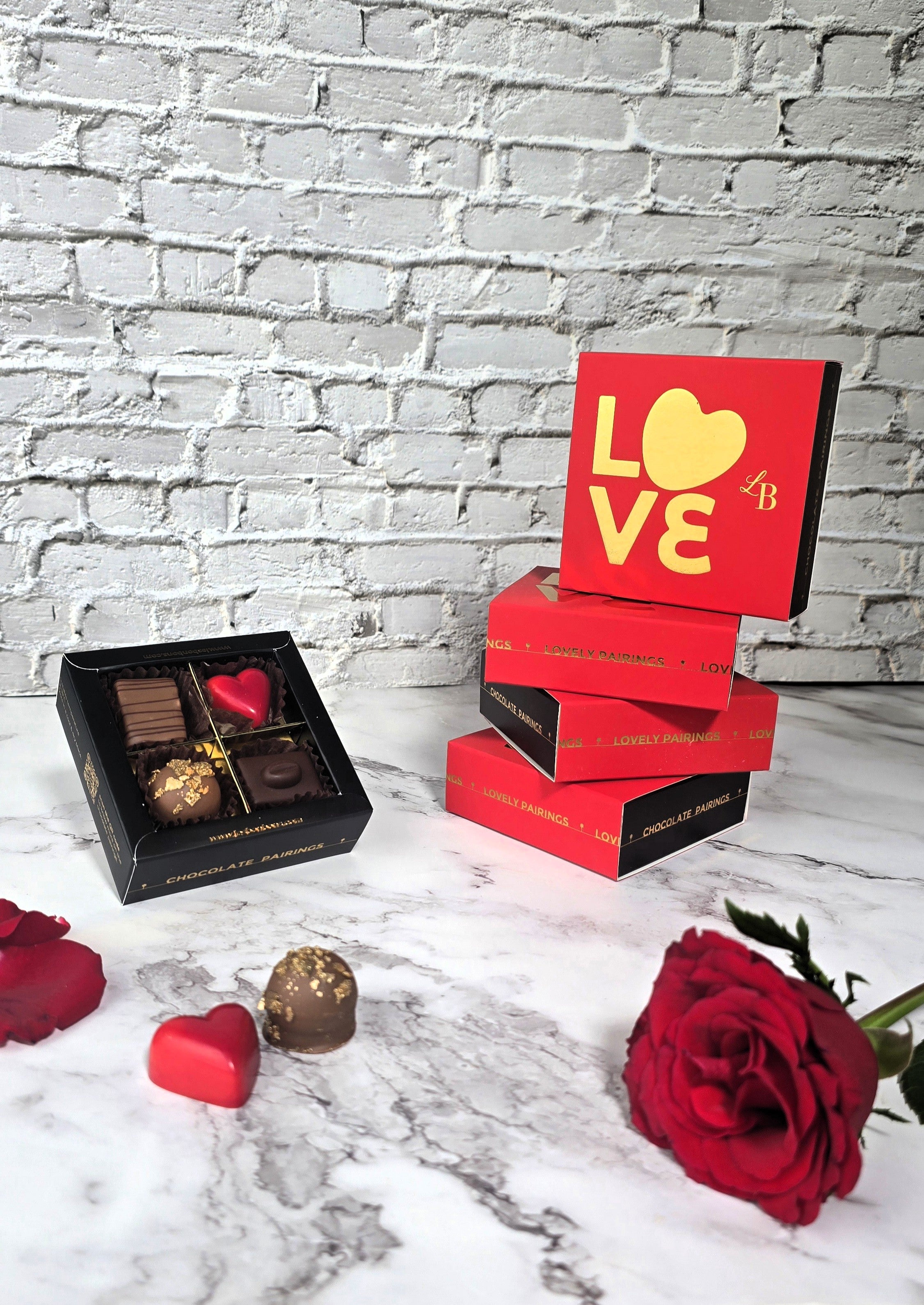 صندوق هدايا شوكولاتة فاخر متنوع مع وردة، 10 قطع