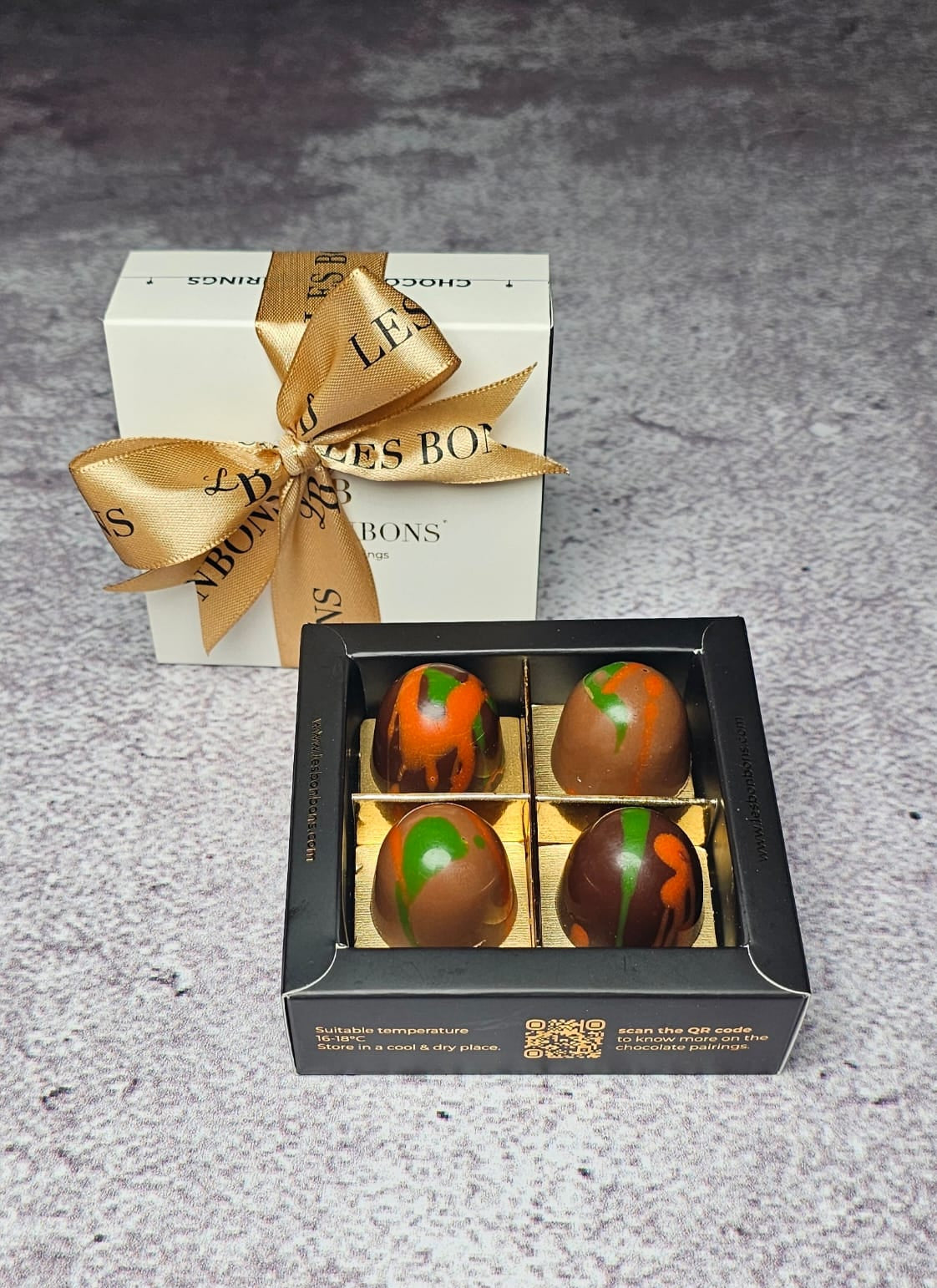 Dubai Chocolate bonbons gift, small chocolate gift with mix of dark dubai chocolate and milk dubai chocolate
