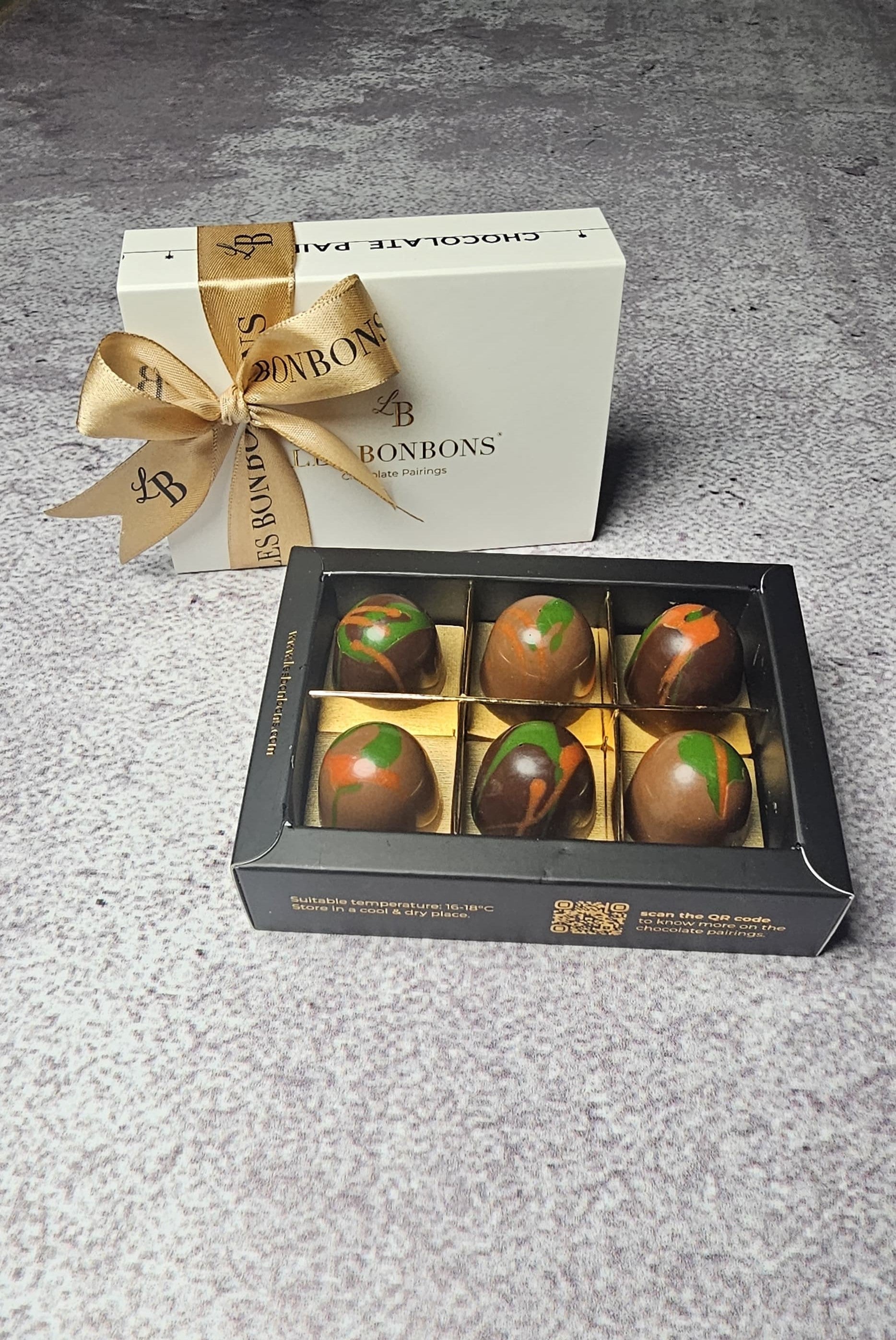 Dubai Chocolate bonbons gift, Medium chocolate gift with mix of dark dubai chocolate and milk dubai chocolate