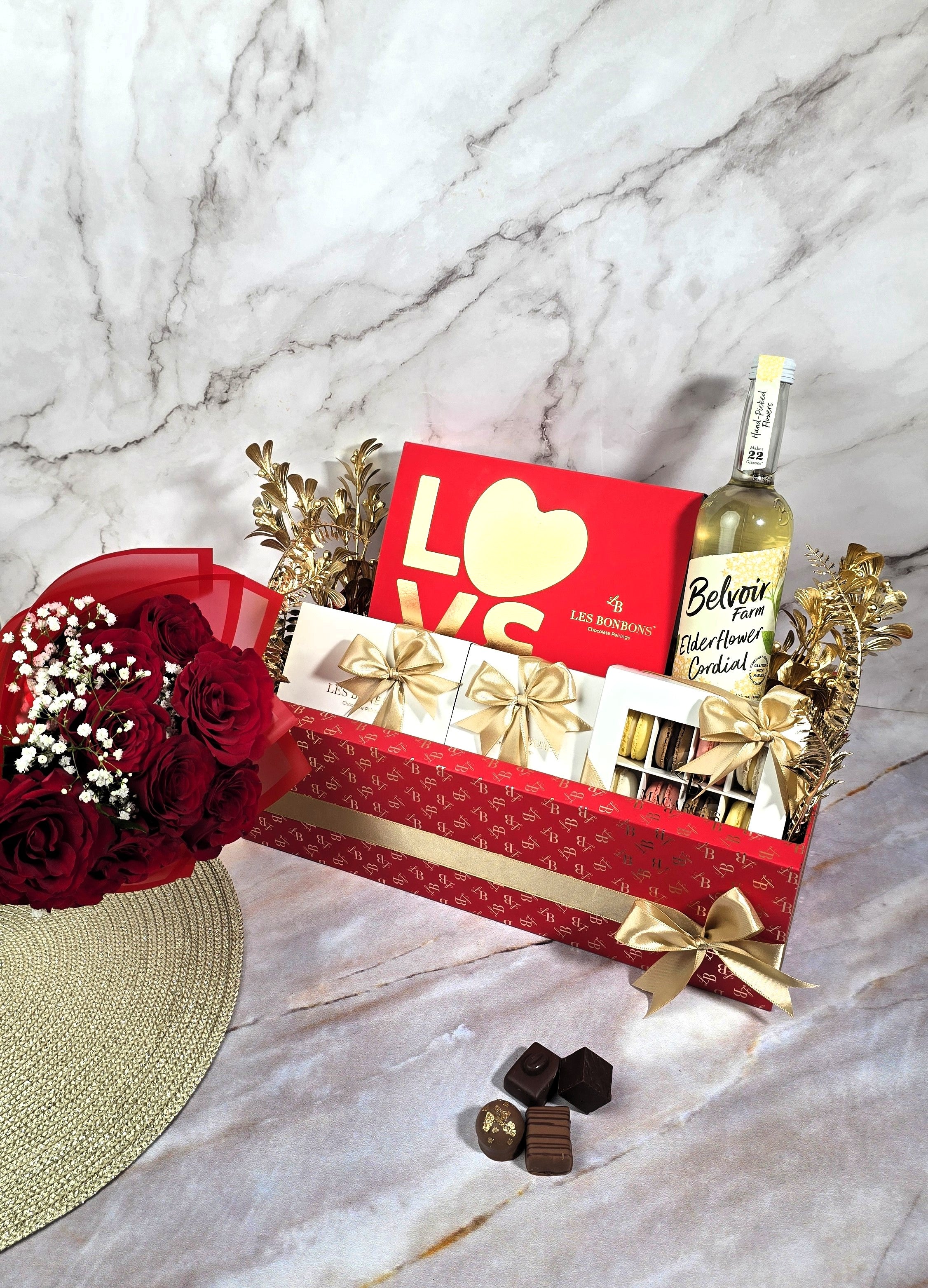 صندوق هدايا شوكولاتة فاخر متنوع مع وردة، 10 قطع