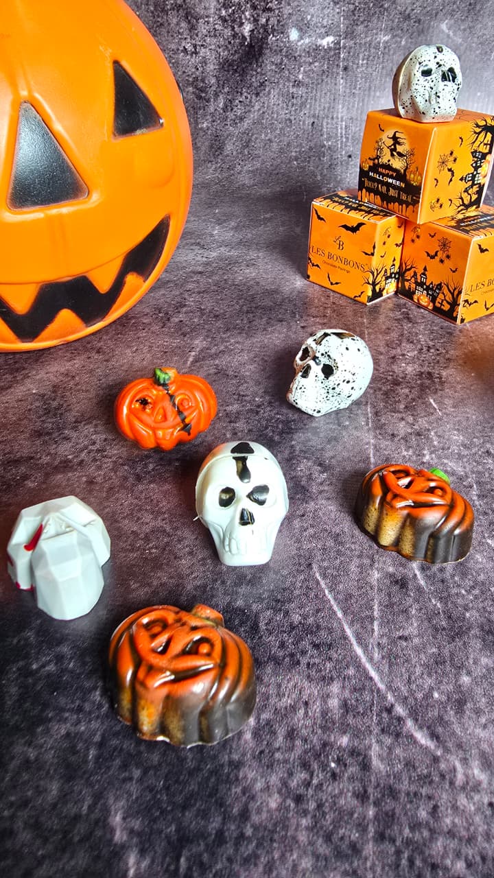 20 Halloween Treats - Chocolate Bonbons - 1pc Bonbon Boxes