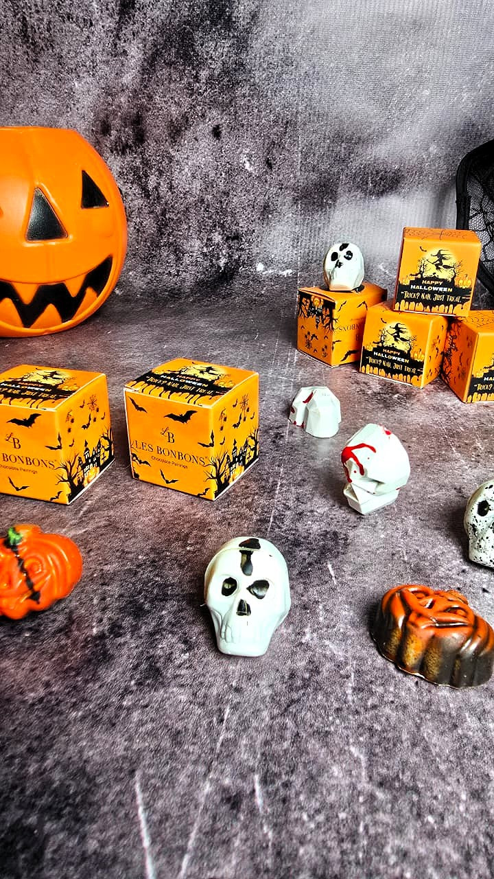 50 Spooky Halloween Treats - Chocolate Bonbons - 1pc Bonbon Boxes