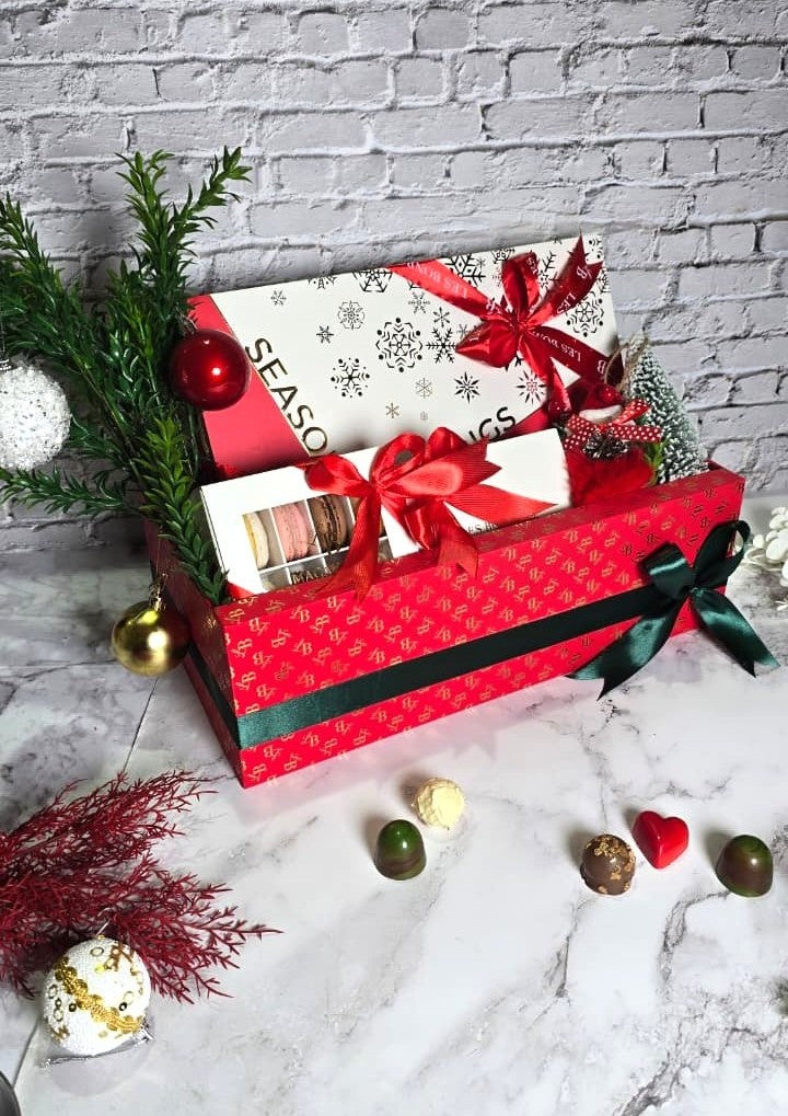 Royal Seasons Greetings Hamper with Bonbons, Macarons, Christmas Ornaments